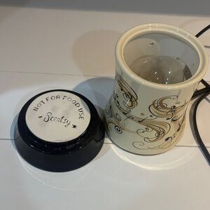 Scentsy Cream and Black Swirl Warmer